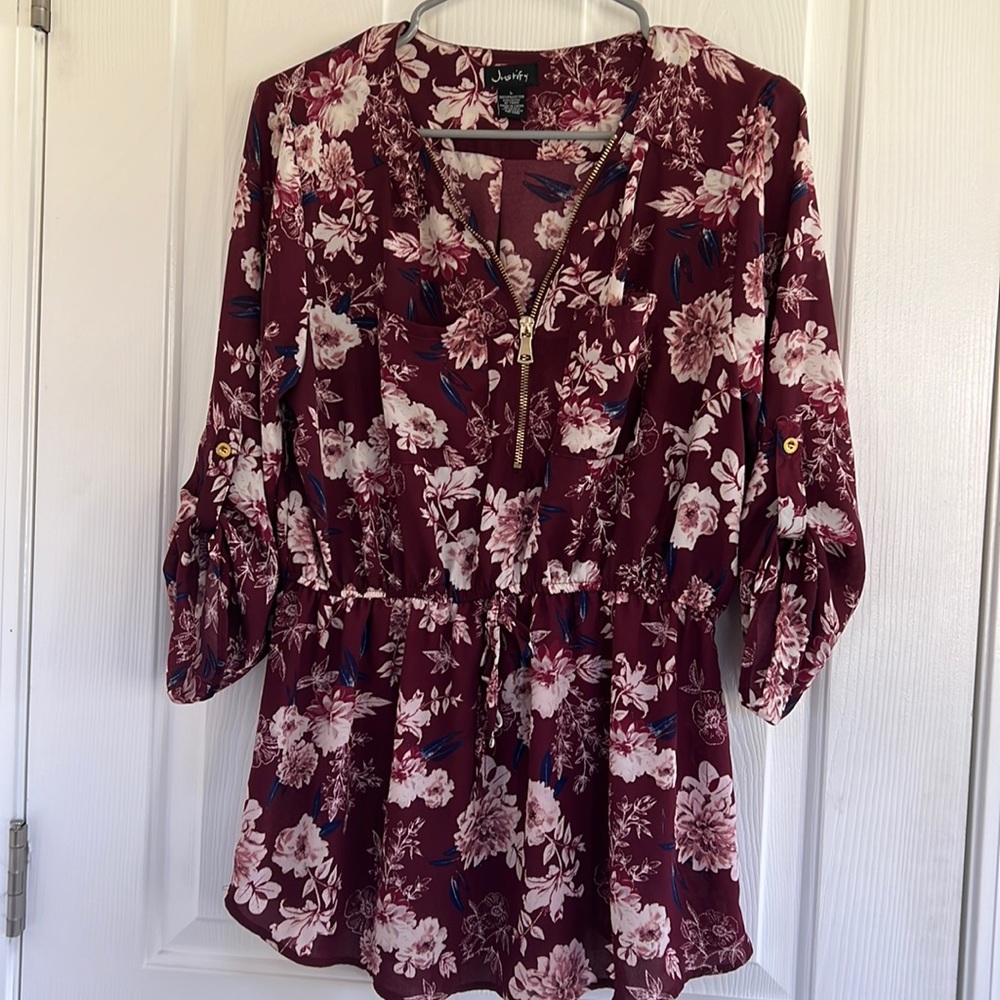 Women’s flowy top